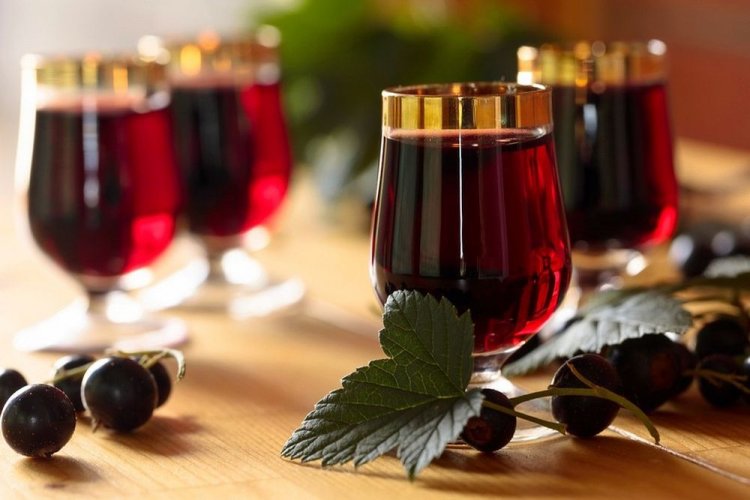 Настойка из вяленой черной смородины