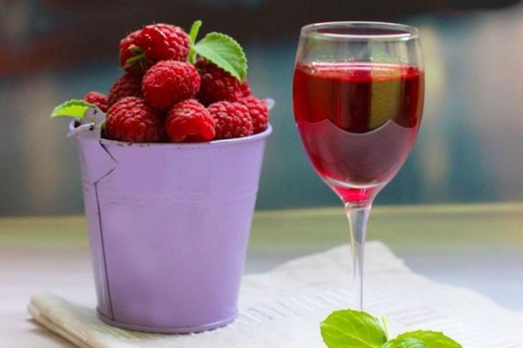 Наливка из малины и лимона