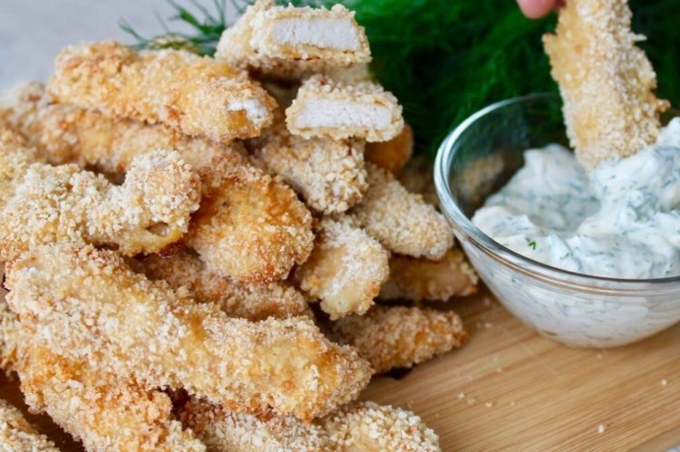 Куриные стрипсы в крекерах