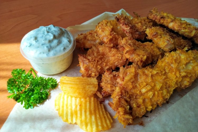 Куриные стрипсы в чипсах