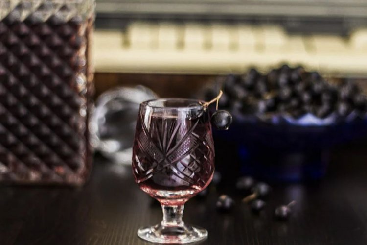 Вино из черной смородины с лимонным соком