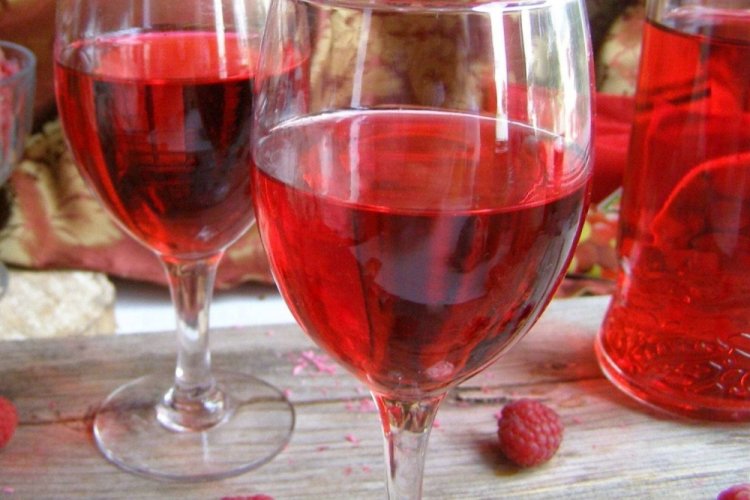 Вино из белой смородины с малиновой закваской