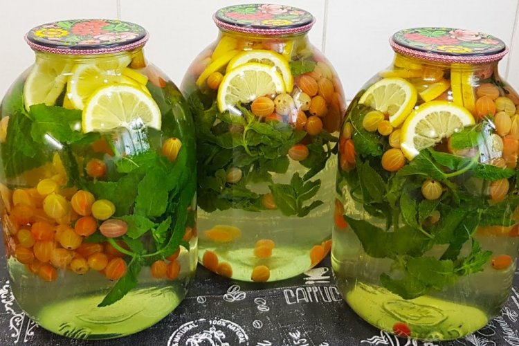 Компот из крыжовника и винограда с мятой на зиму