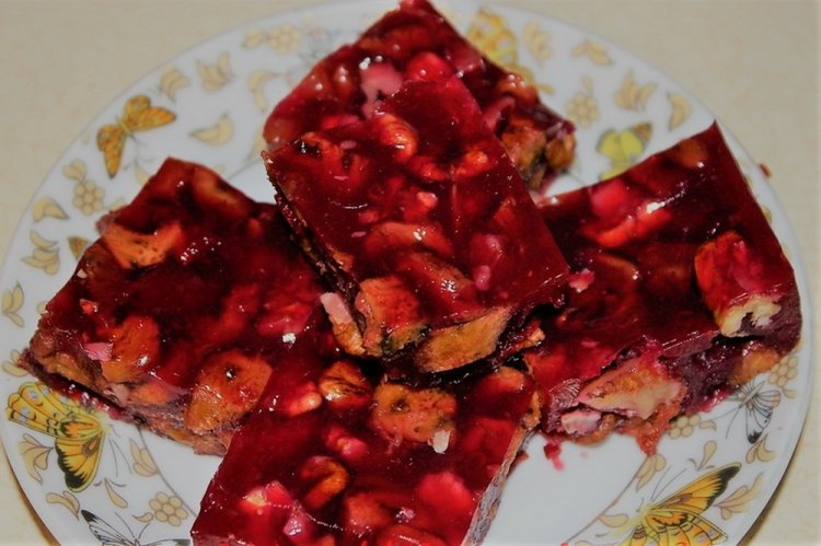 Мармелад из красной смородины с орехами