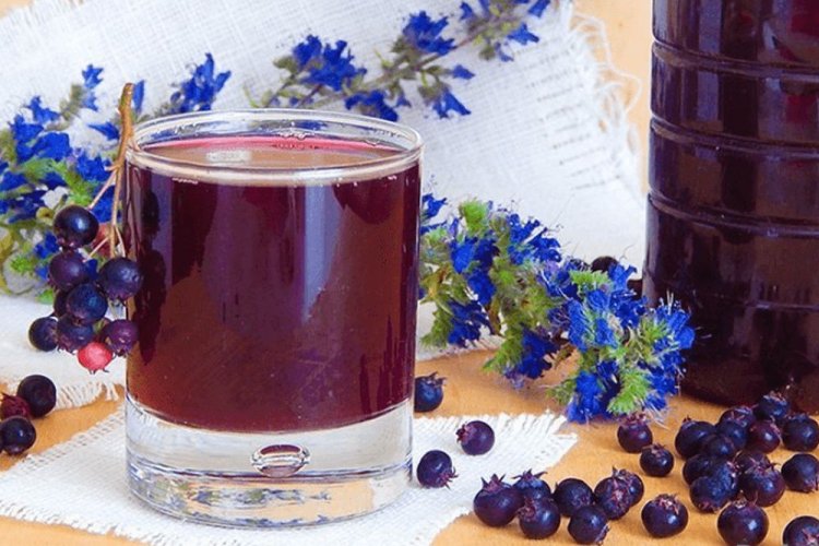 Пряный компот из ирги со специями