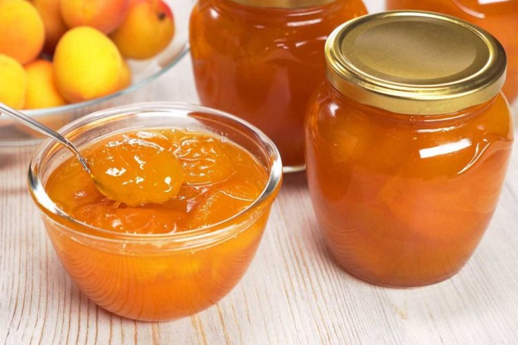 Абрикосовое варенье дольками с имбирем и лимоном