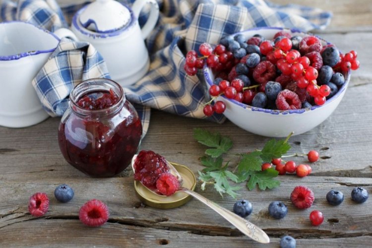 Джем из малины, голубики и красной смородины