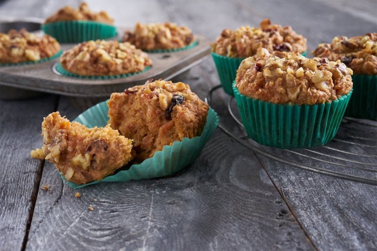 Постные морковные кексы с орехами