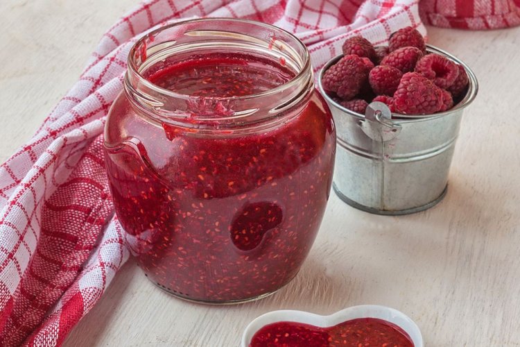 Малиновое варенье-пятиминутка на сковороде