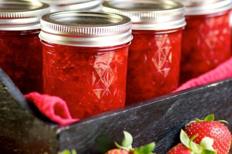 Конфитюр из клубники для меренгового рулета