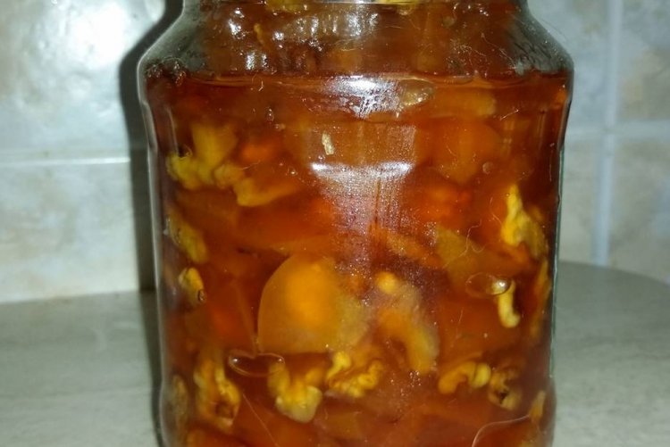 Варенье из ранеток с грецкими орехами