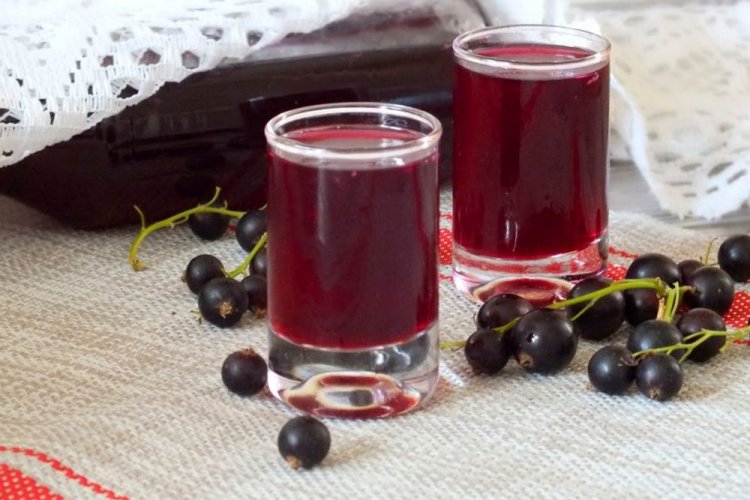 Наливка из черной смородины с мятой
