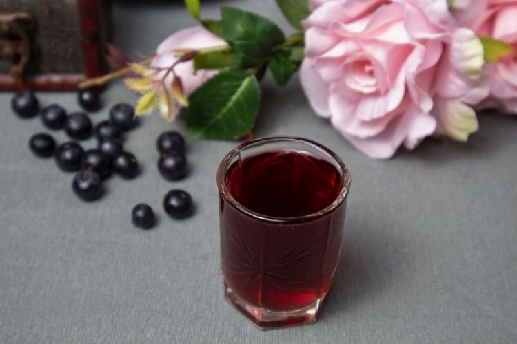 Наливка из черной смородины с коньяком