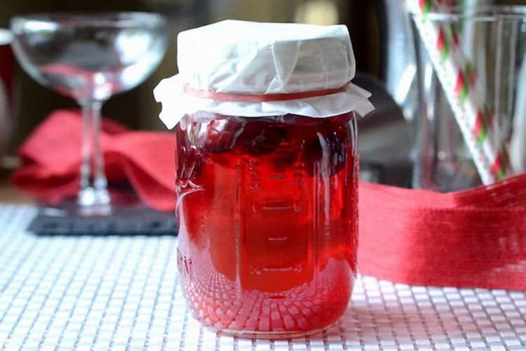 Наливка из черной смородины и вишни