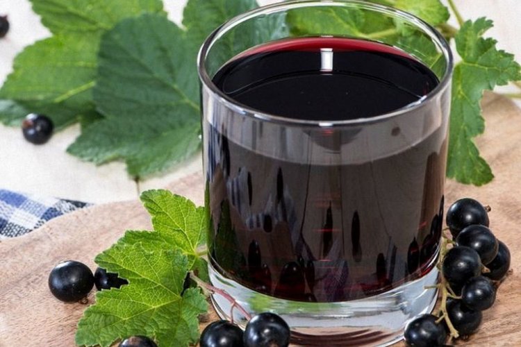 Наливка из черной смородины и лимонных корочек