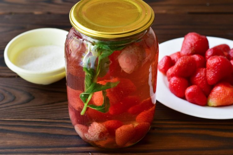 Клубничный компот «Мохито» на зиму
