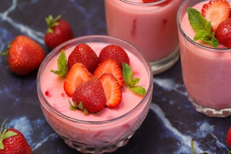 Молочный пудинг с клубникой