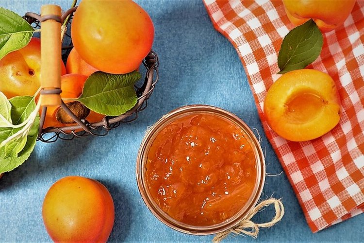 Повидло из абрикосов с бренди и ванилью