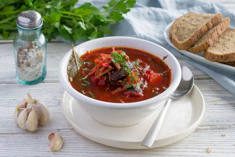 Борщ с сушеными грибами по-домашнему