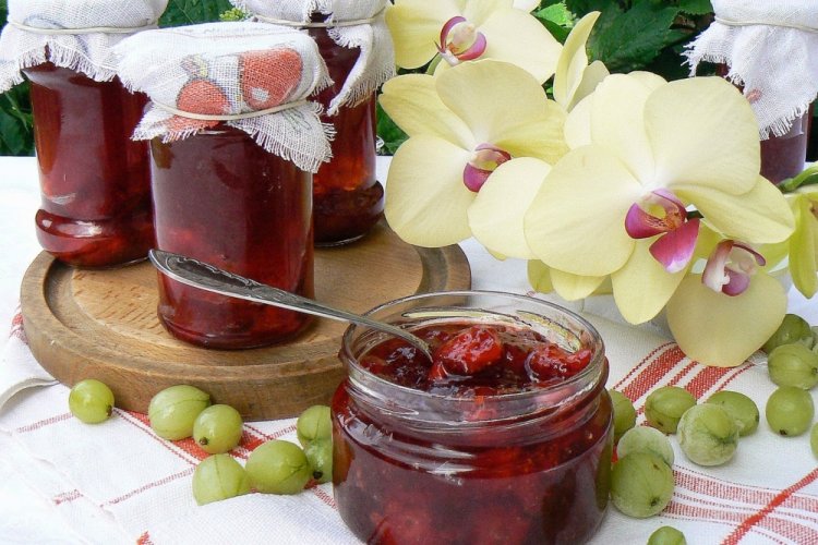 Конфитюр из крыжовника и смородины