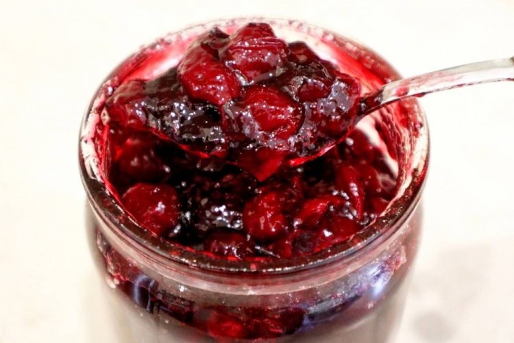 Варенье из вишни и яблок с желатином