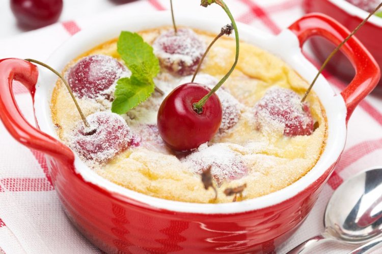 Клафути с вишней на кокосовом молоке