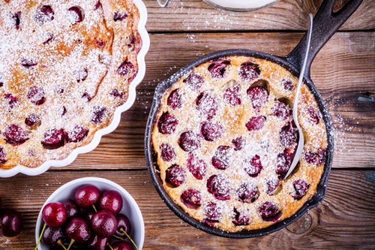 Клафути с вишней на сметане