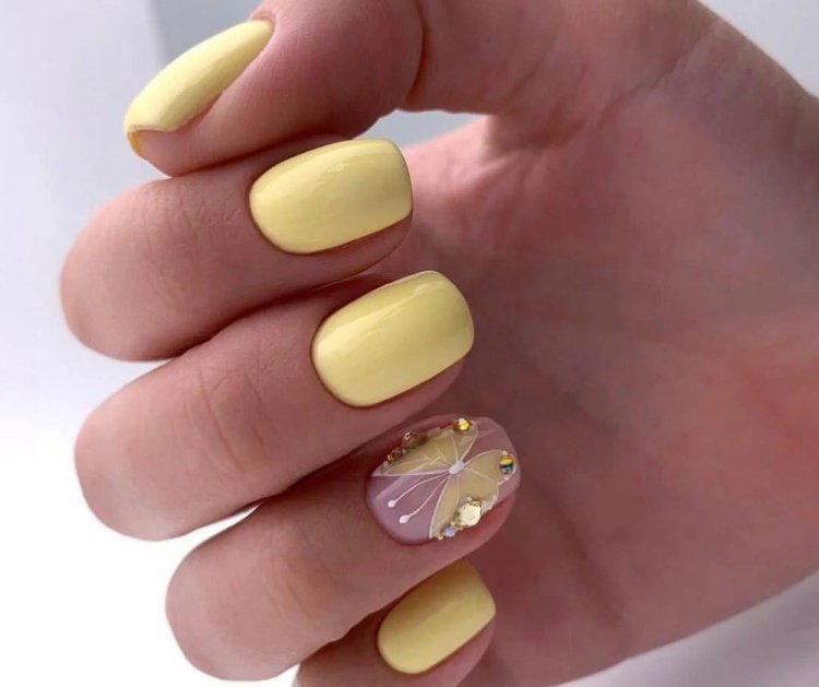 Желтый маникюр