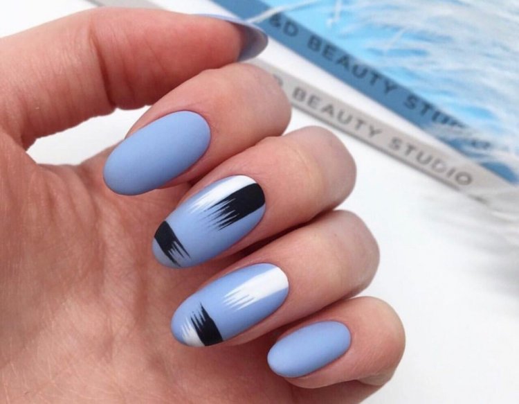 Голубой весенний маникюр