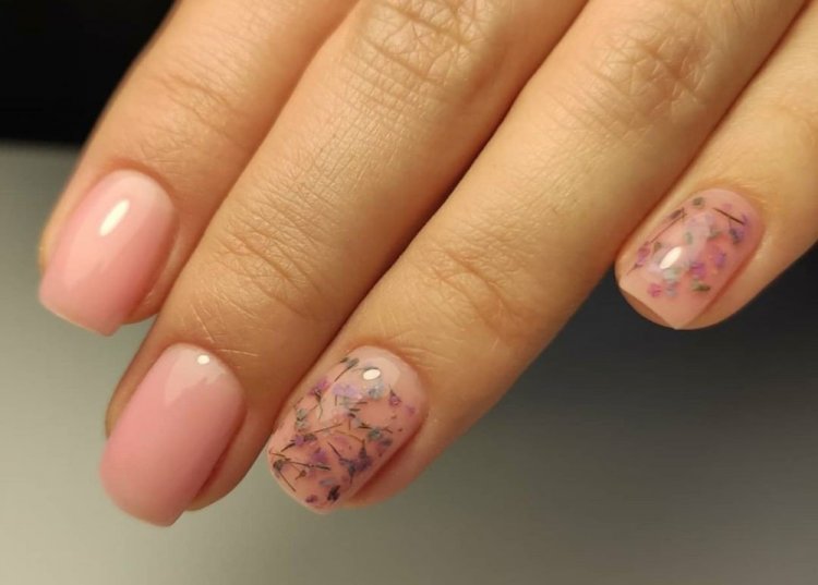 Маникюр с сухоцветами