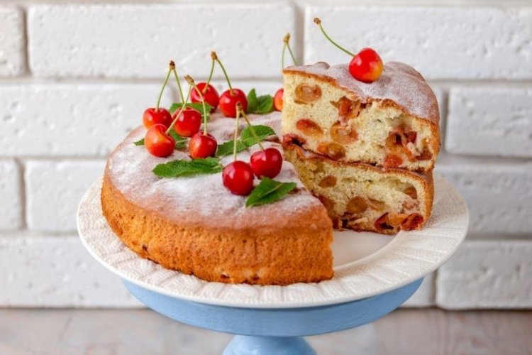 Ванильный бисквит с черешней