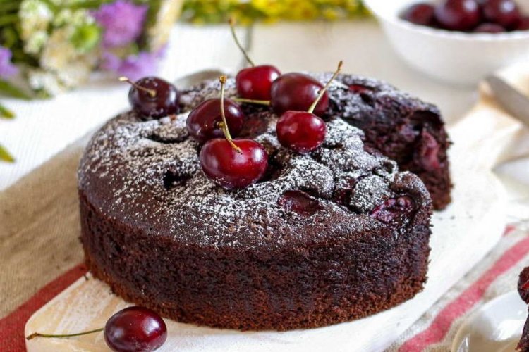 Шоколадный пирог с черешней