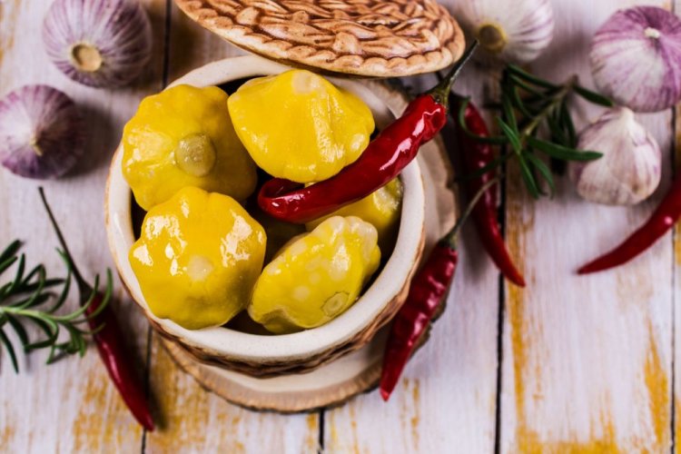 Острые патиссоны, маринованные с аспирином