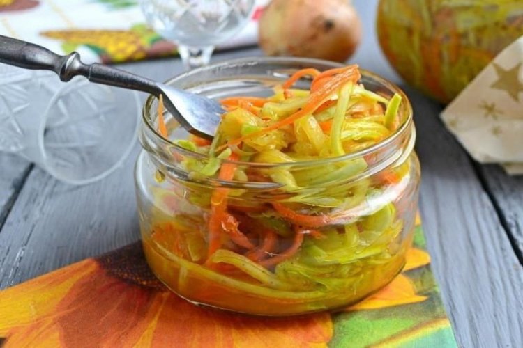 Огурцы по-корейски с морковью, луком и рисовым уксусом