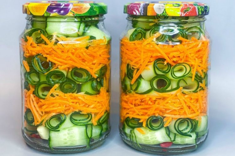 Огурцы рулетиками с морковью по-корейски