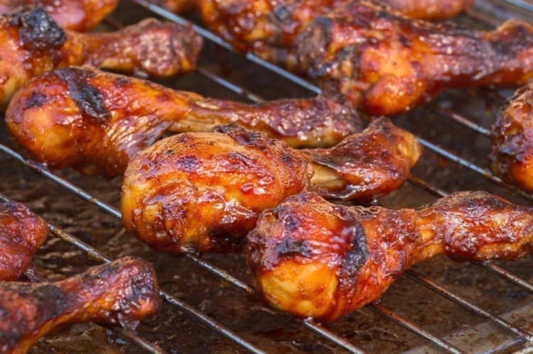 Куриные ножки с луком и аджикой на мангале