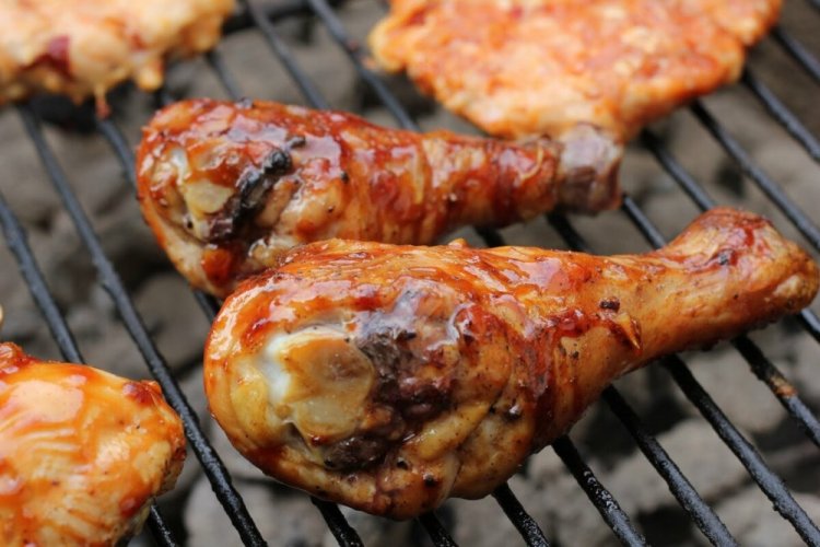 Куриные ножки со сметаной и красным вином