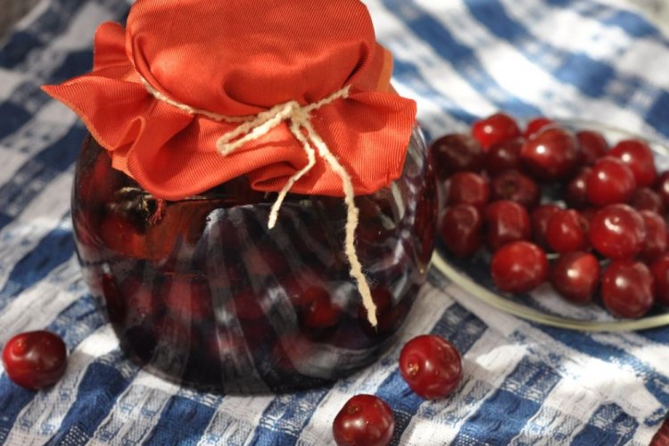 Вишня в желе с желатином на зиму