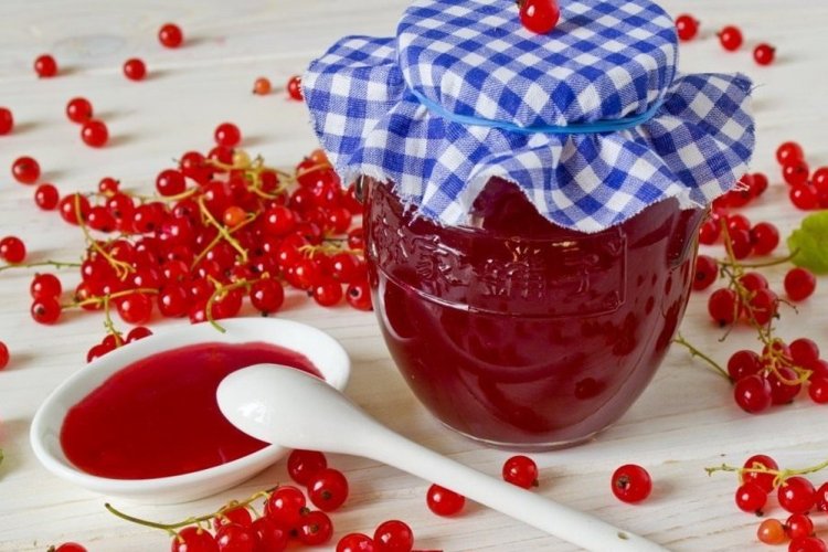 Желе из вишни и красной смородины с желатином