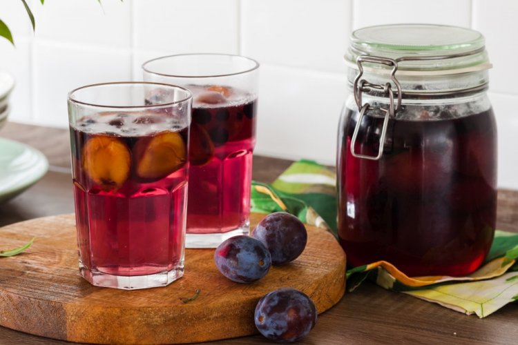 Пряный компот из сливы