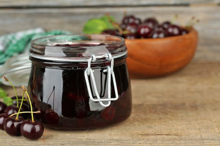 Повидло из вишни с корицей и коньяком