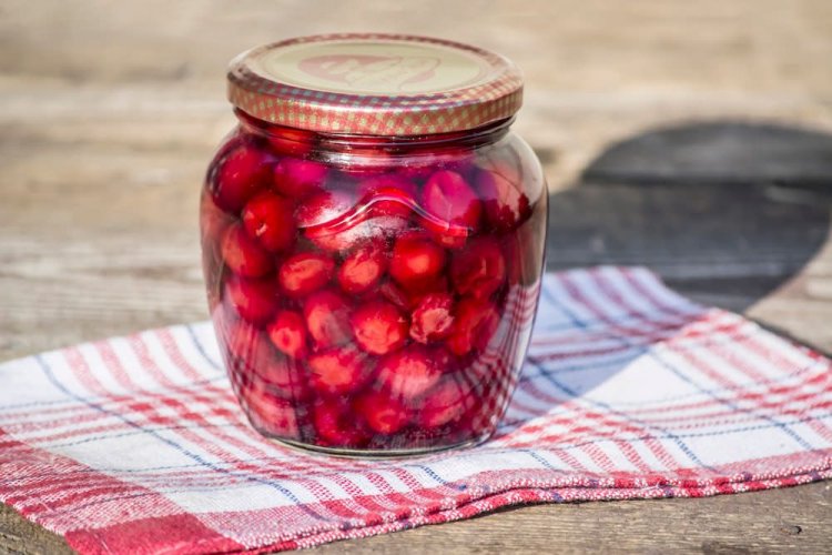 Маринованная вишня