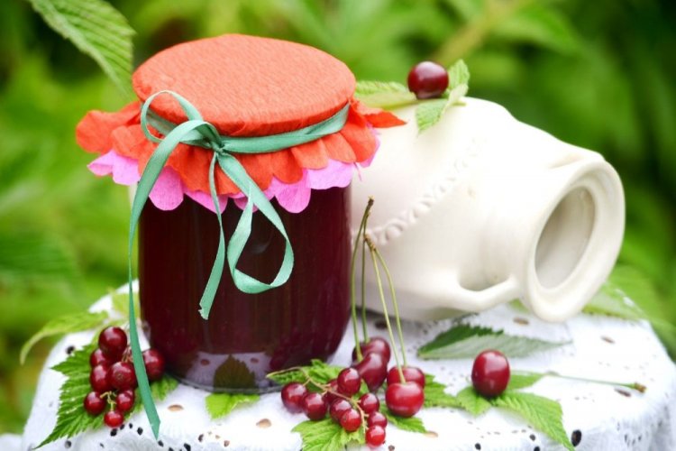 Конфитюр из вишни и красной смородины