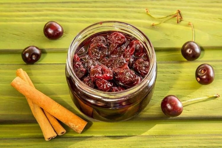 Вишневый конфитюр с корицей