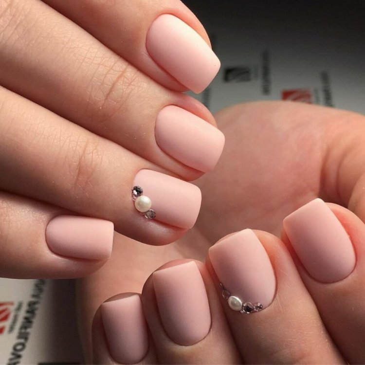 Минимализм со стразами