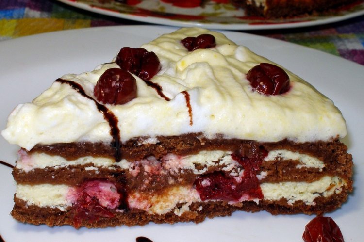 Пирог с творогом и вишней без выпечки