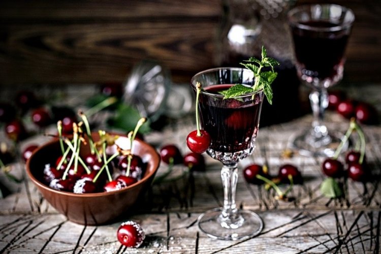 Быстрый ликер из вишни