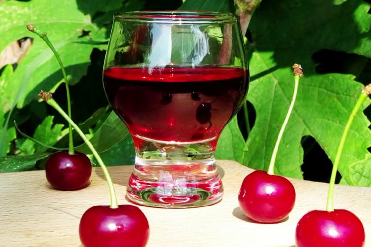 Ликер из вишневых косточек
