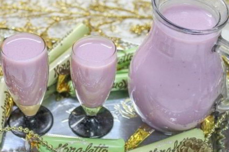 Ликер из вишни с молоком