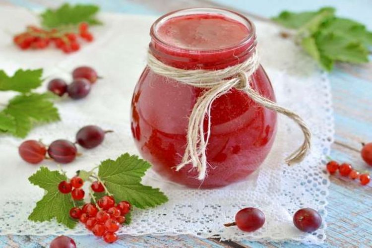 Желе из крыжовника и красной смородины